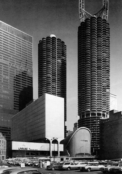 Marina City from northwest (mid-1960s). Dans La Ville.